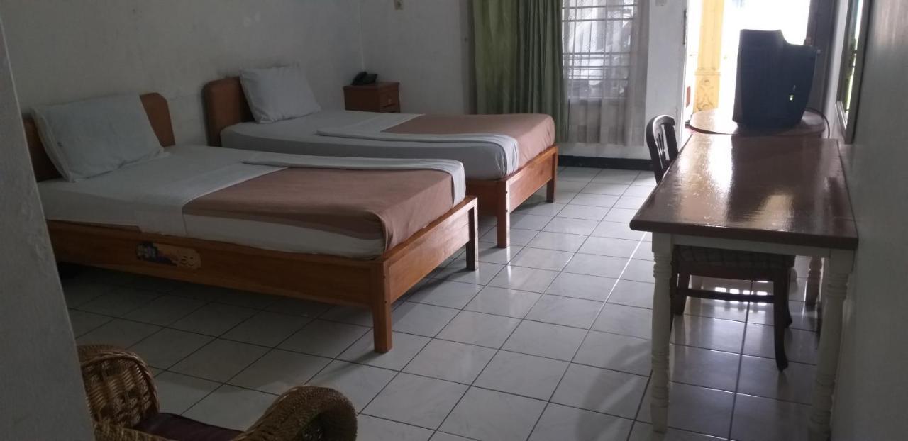 Intan Hotel Пурвакарта Экстерьер фото