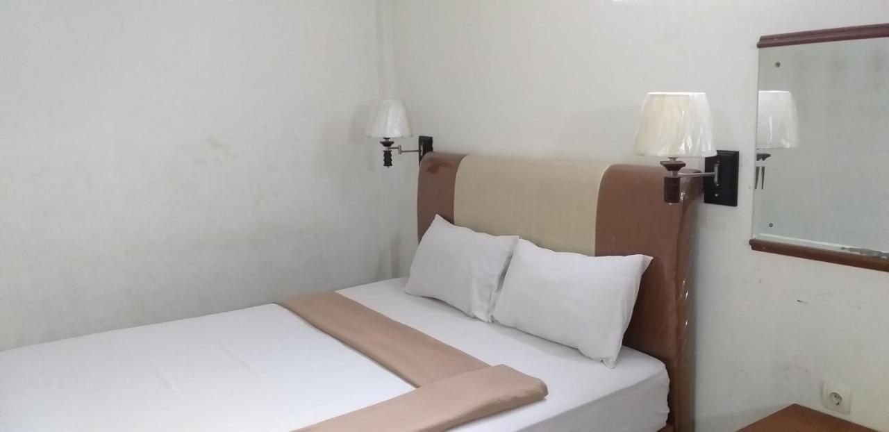 Intan Hotel Пурвакарта Экстерьер фото