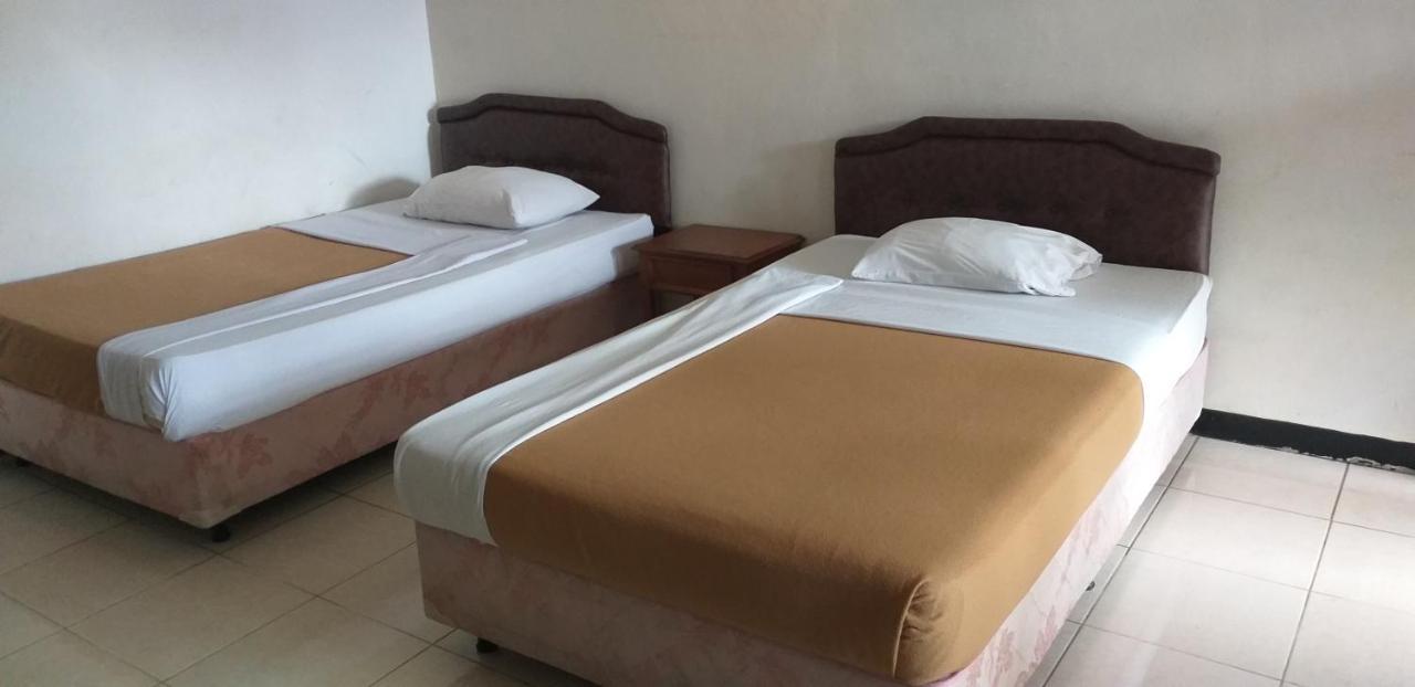 Intan Hotel Пурвакарта Экстерьер фото