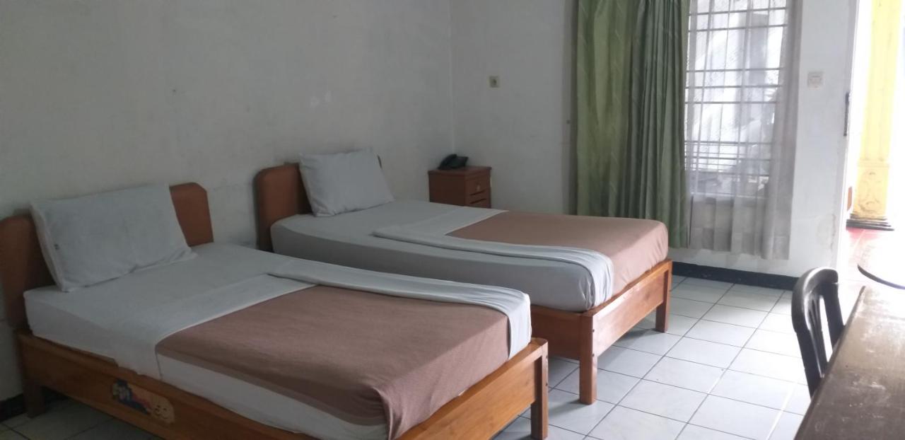 Intan Hotel Пурвакарта Экстерьер фото
