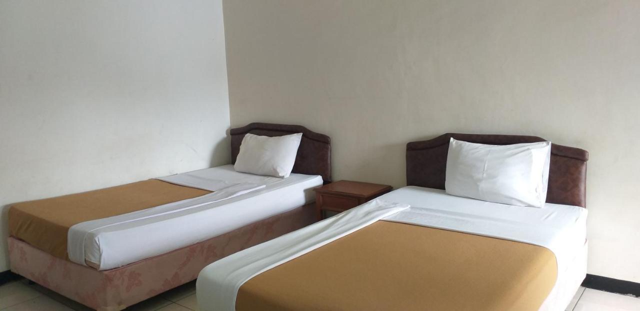 Intan Hotel Пурвакарта Экстерьер фото