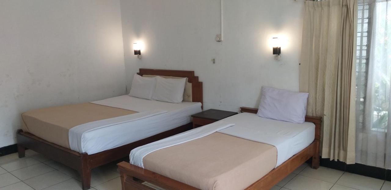 Intan Hotel Пурвакарта Экстерьер фото
