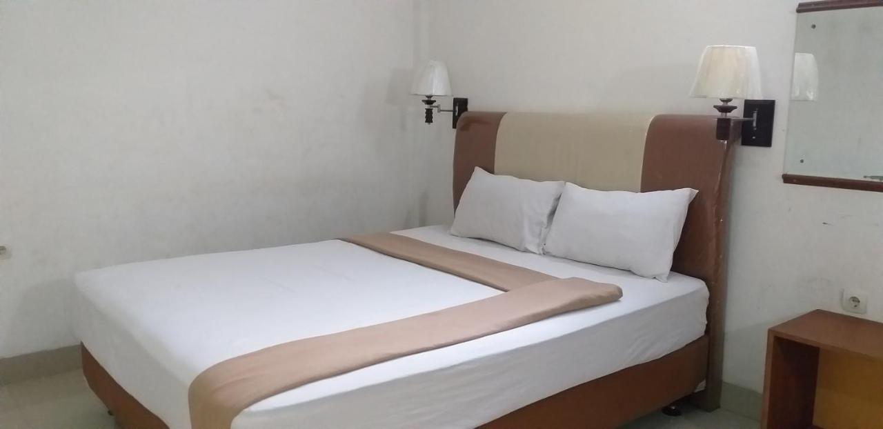 Intan Hotel Пурвакарта Экстерьер фото