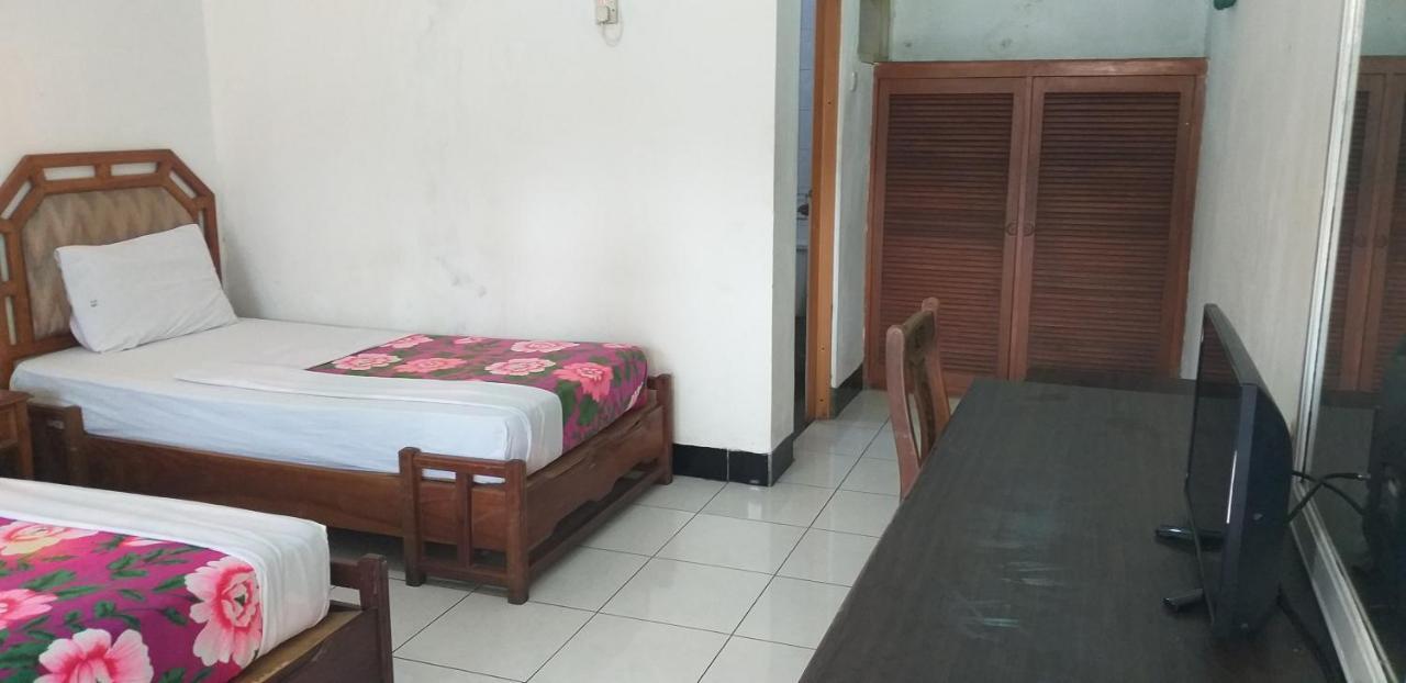 Intan Hotel Пурвакарта Экстерьер фото