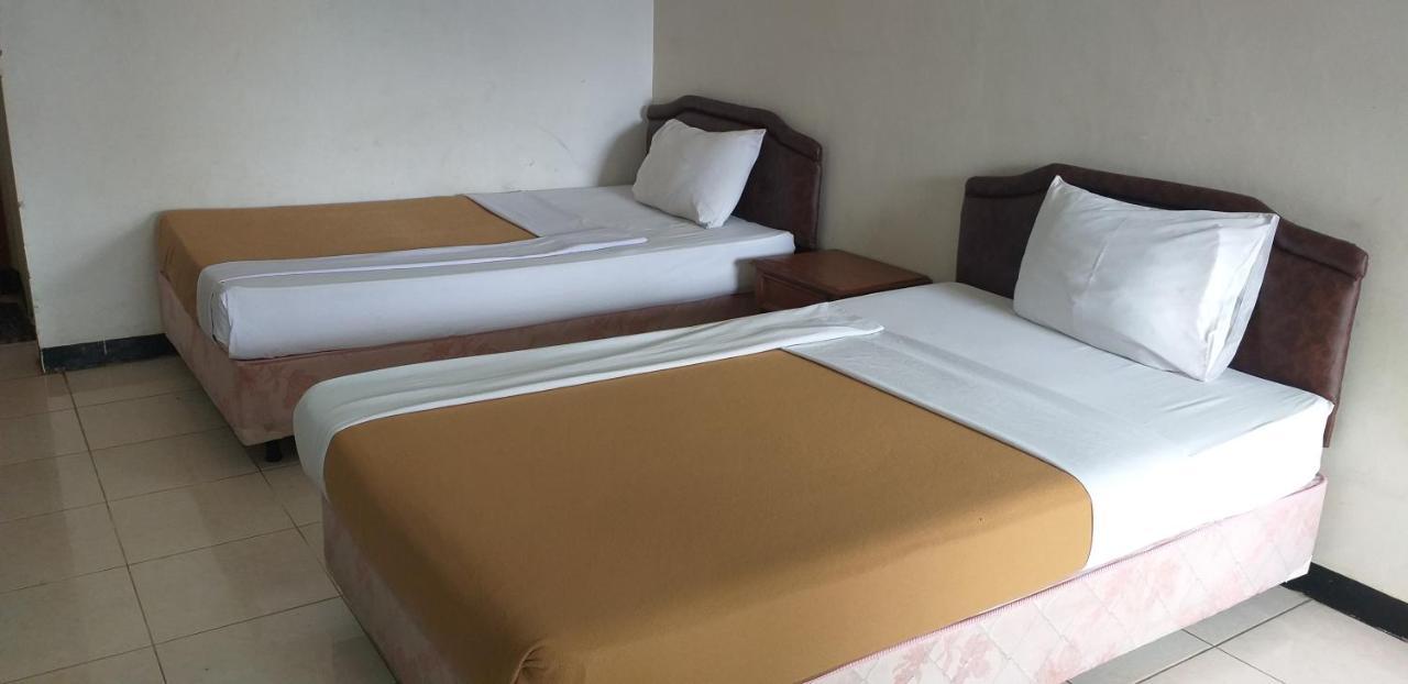 Intan Hotel Пурвакарта Экстерьер фото