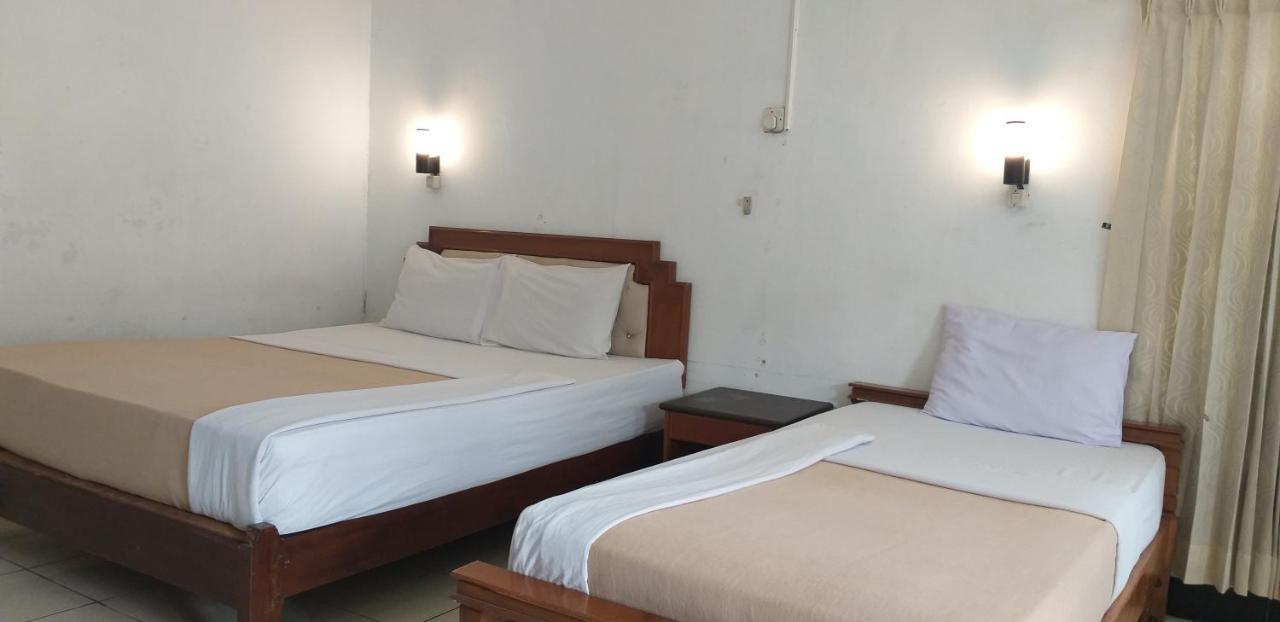Intan Hotel Пурвакарта Экстерьер фото